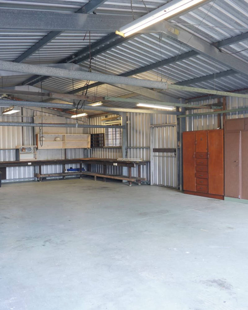 Beispiel: leere, aufgeräumte Garage
